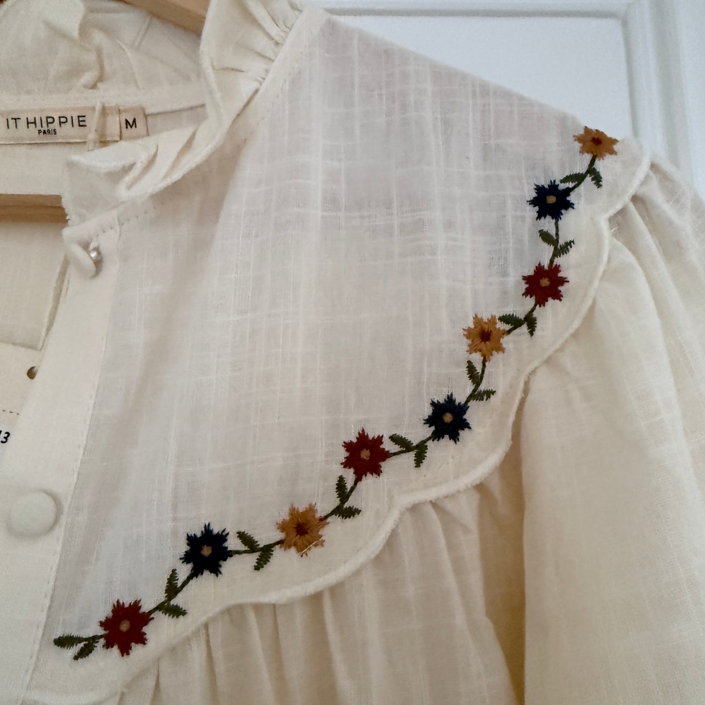Chemise beige col à volant fleurie - It hippie