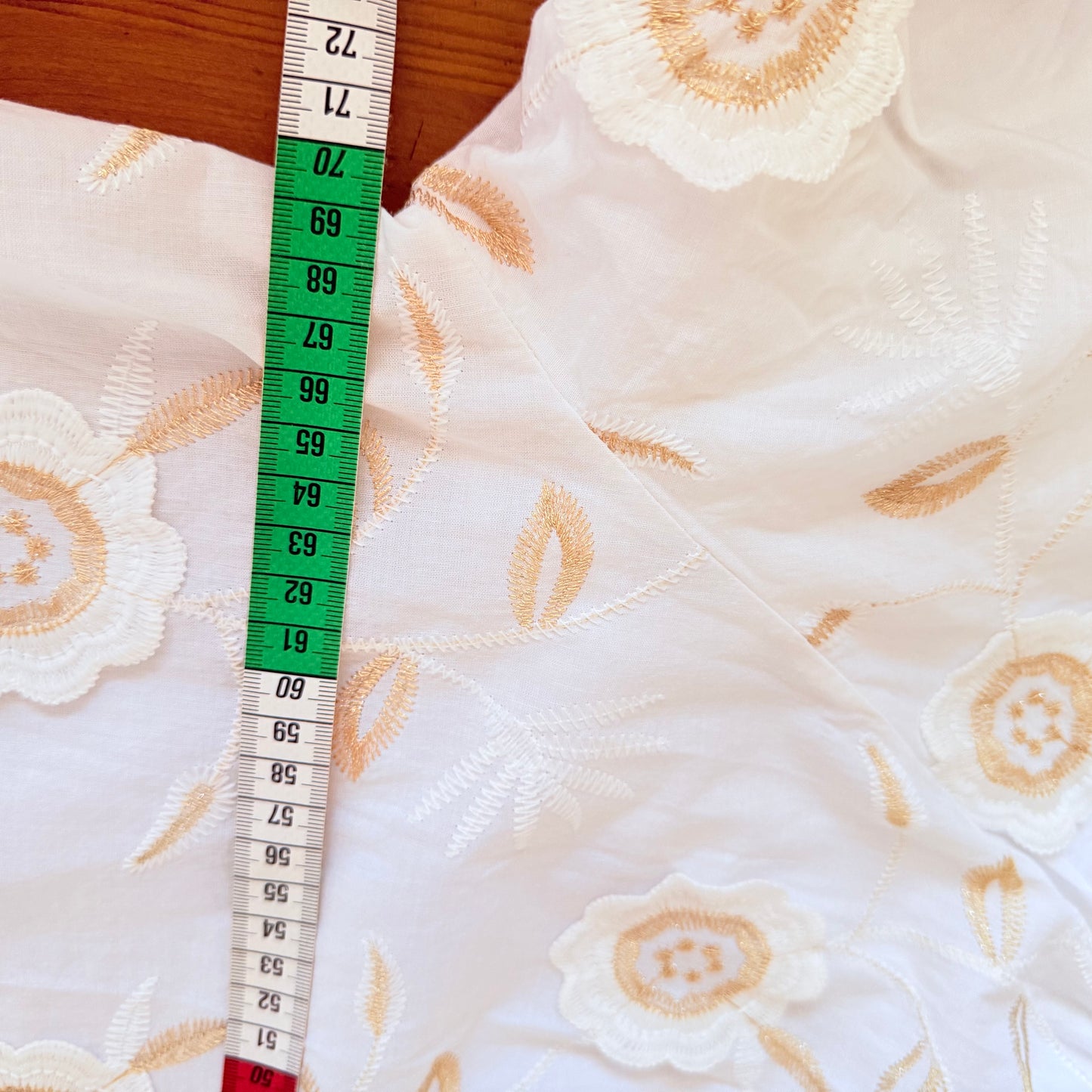 Weiß-goldenes Kleid - April Vintage