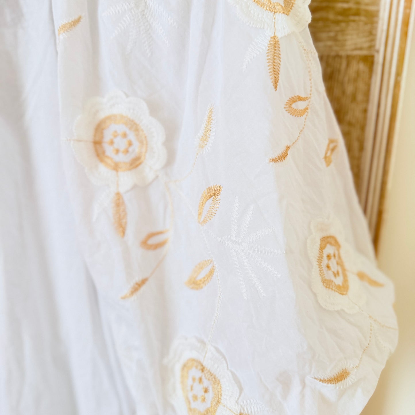 Weiß-goldenes Kleid - April Vintage