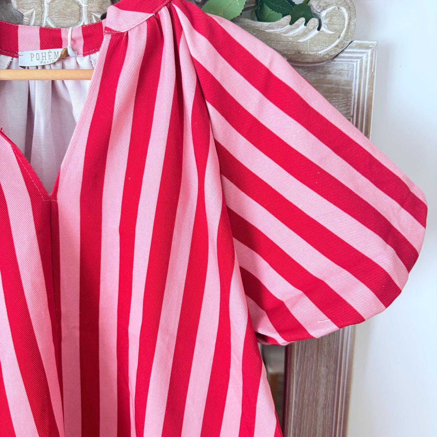 Rosa und rotes Kleid mit Ballonärmeln - Pohême