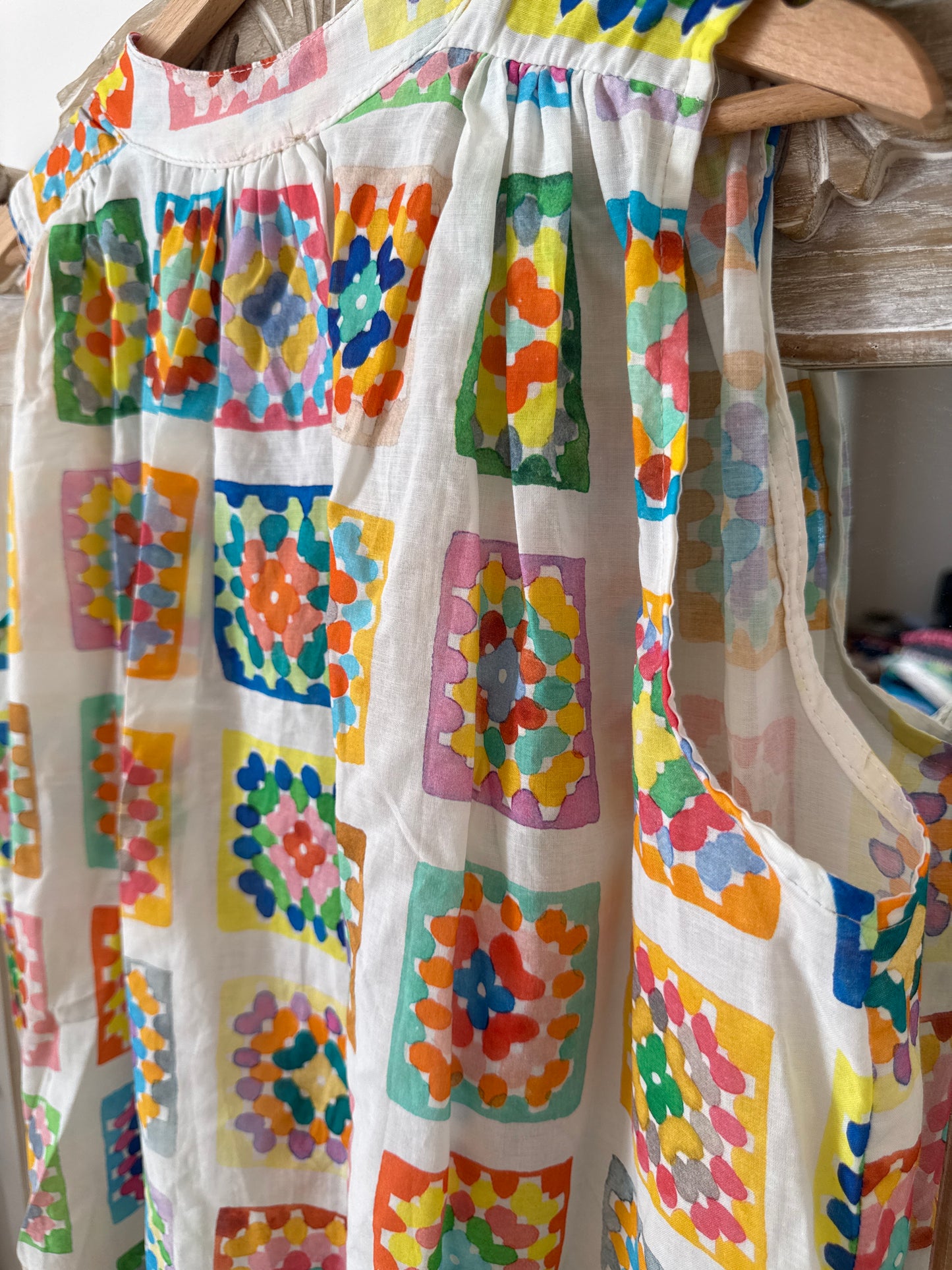 Blouse sans manches blanche et multicolore - Luizacco