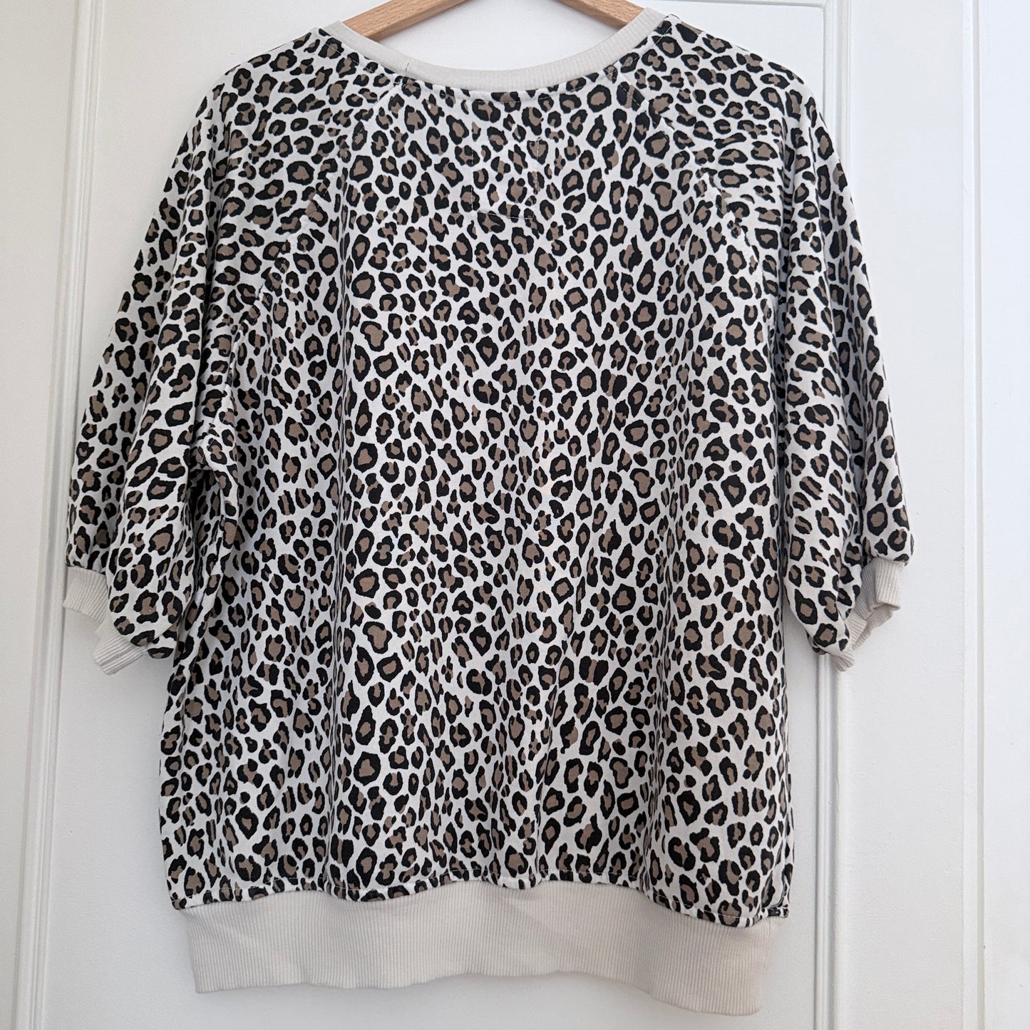 Sweat beige léopard manches trois quarts logo amour taille unique LOUNAE