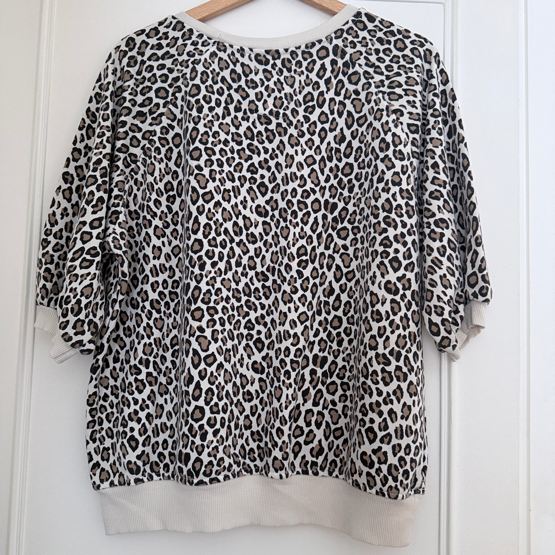 Sweat beige léopard manches trois quarts logo amour taille unique LOUNAE