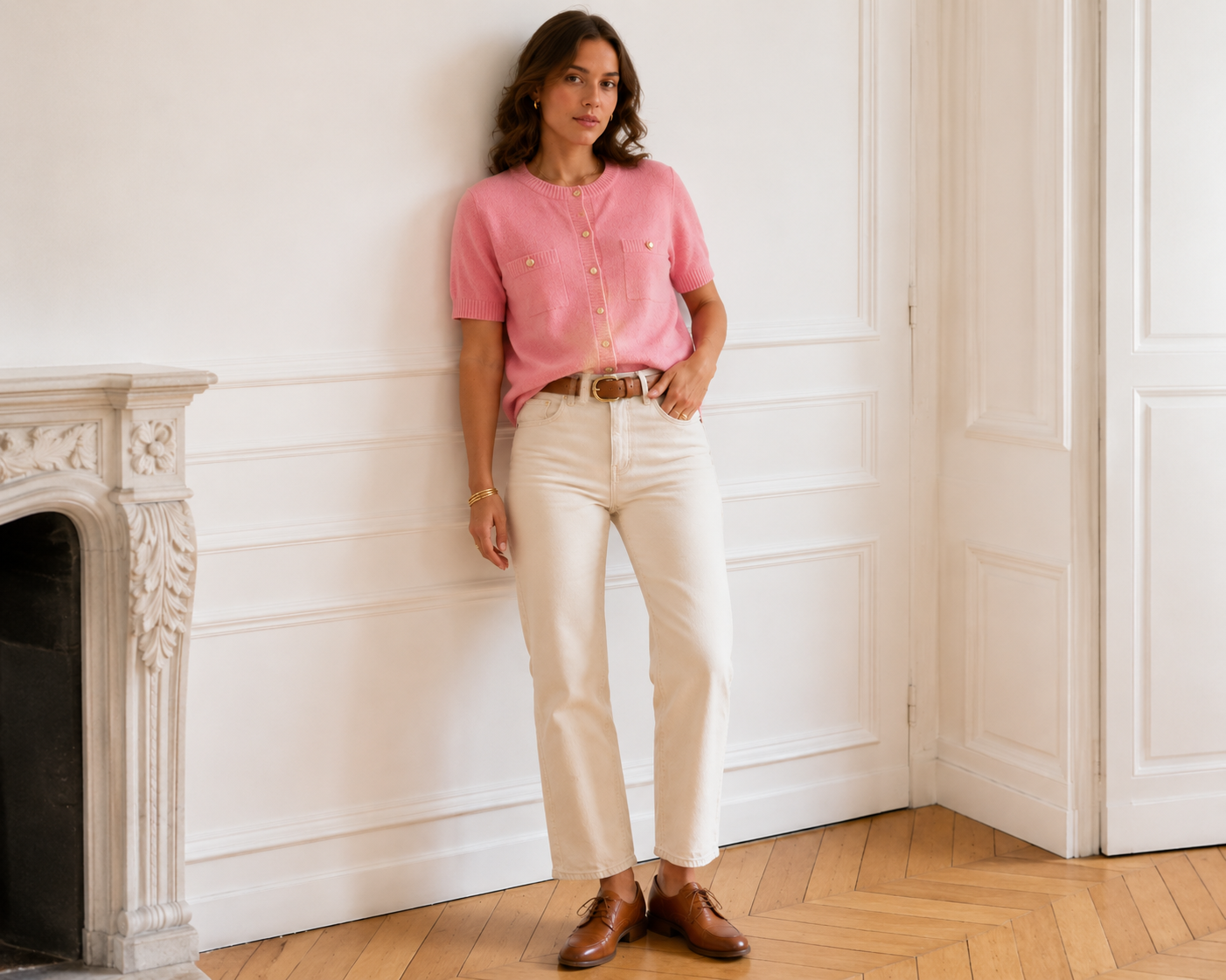 Détail des boutons dorés du cardigan rose manches courtes LOUNAE