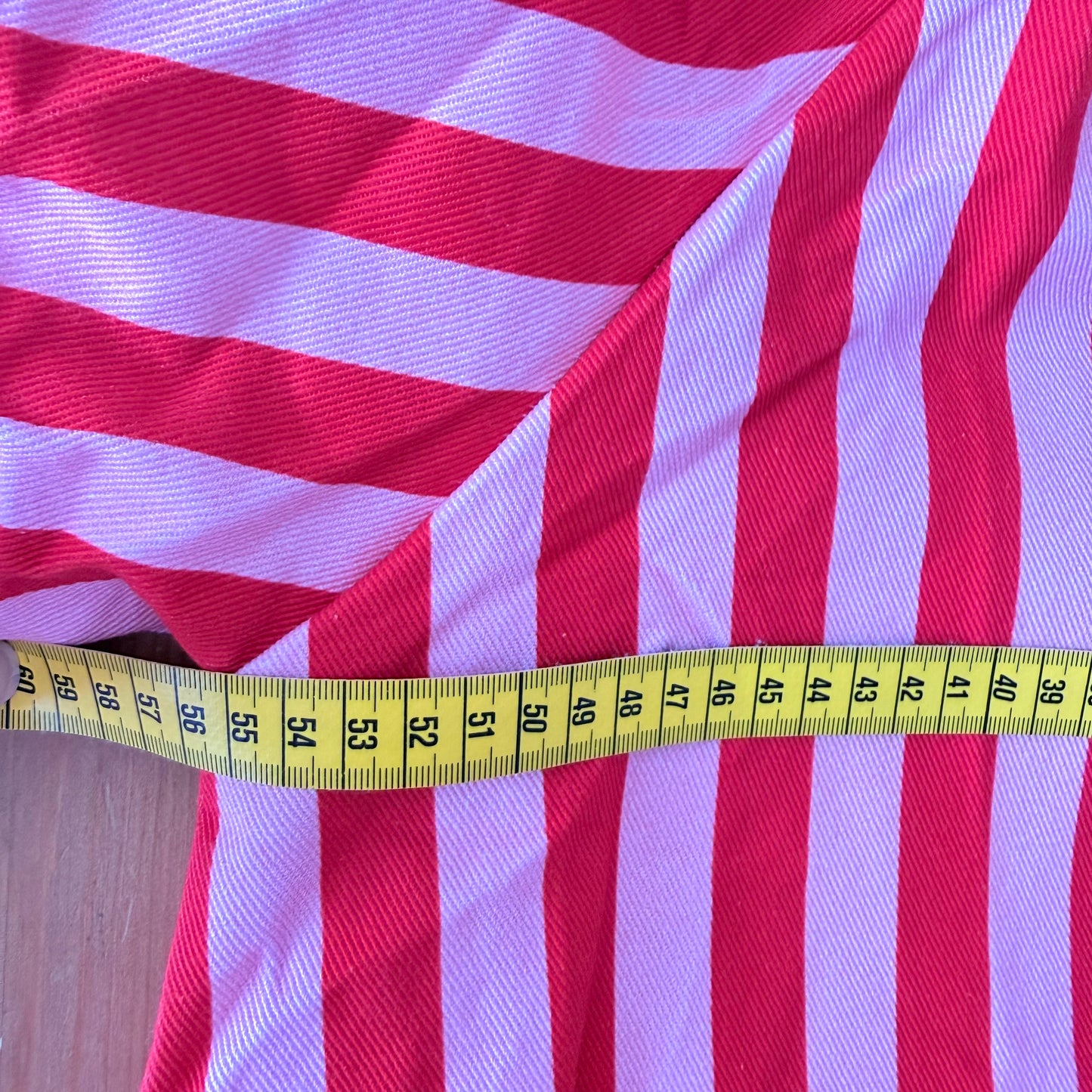 Rosa und rotes Kleid mit Ballonärmeln - Pohême