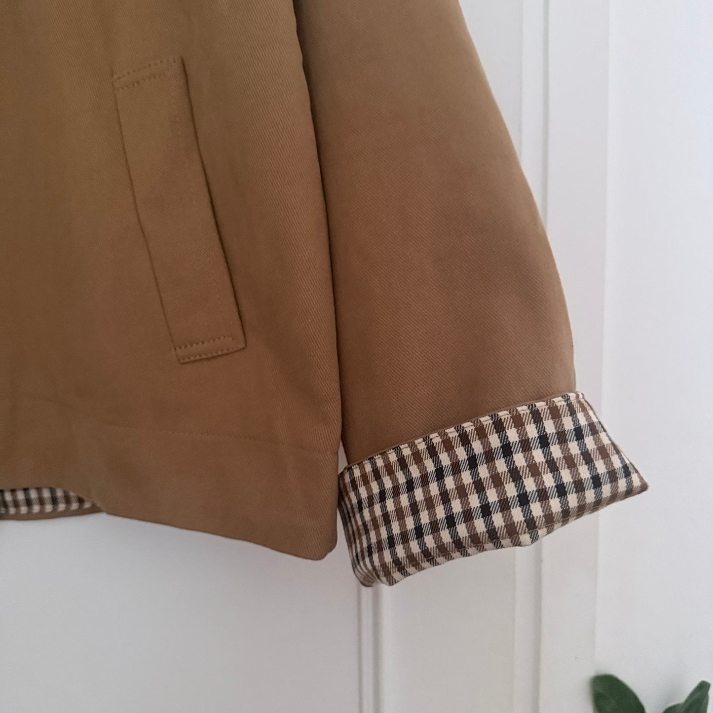 Trench court beige carreaux en coton