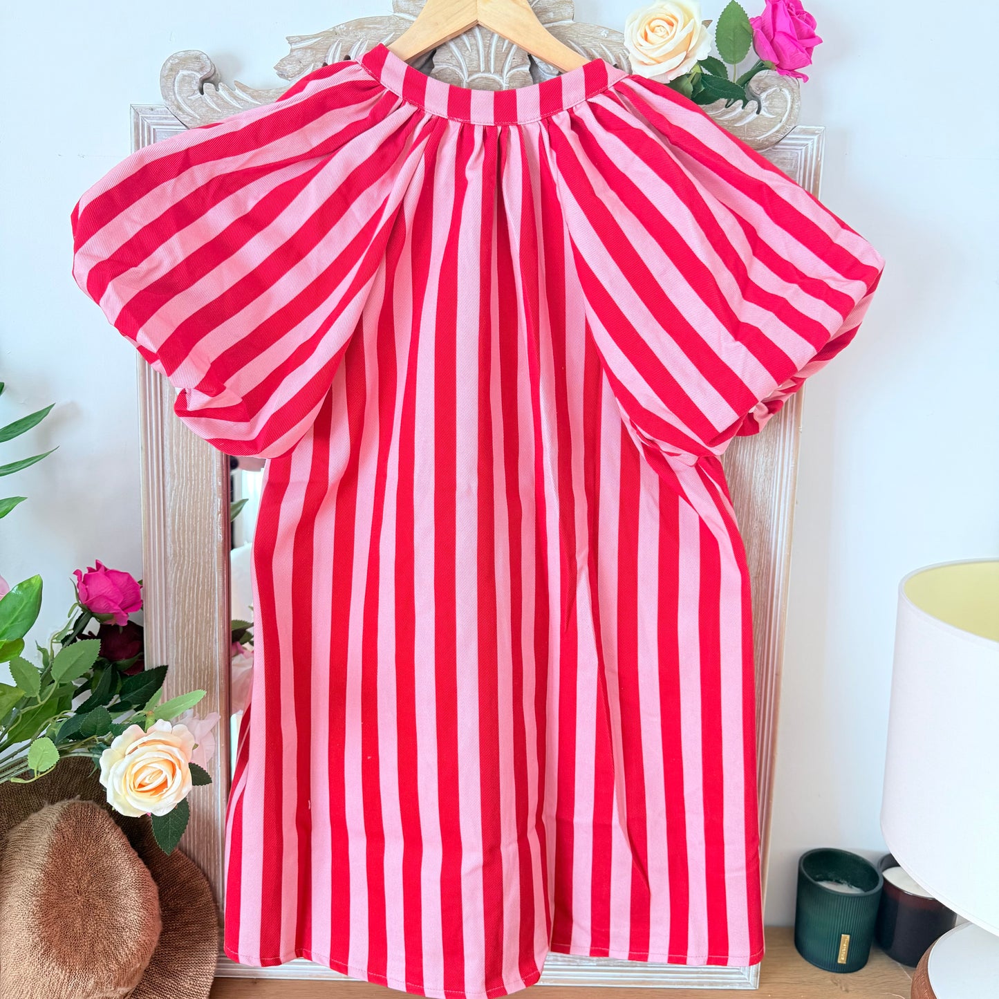 Rosa und rotes Kleid mit Ballonärmeln - Pohême
