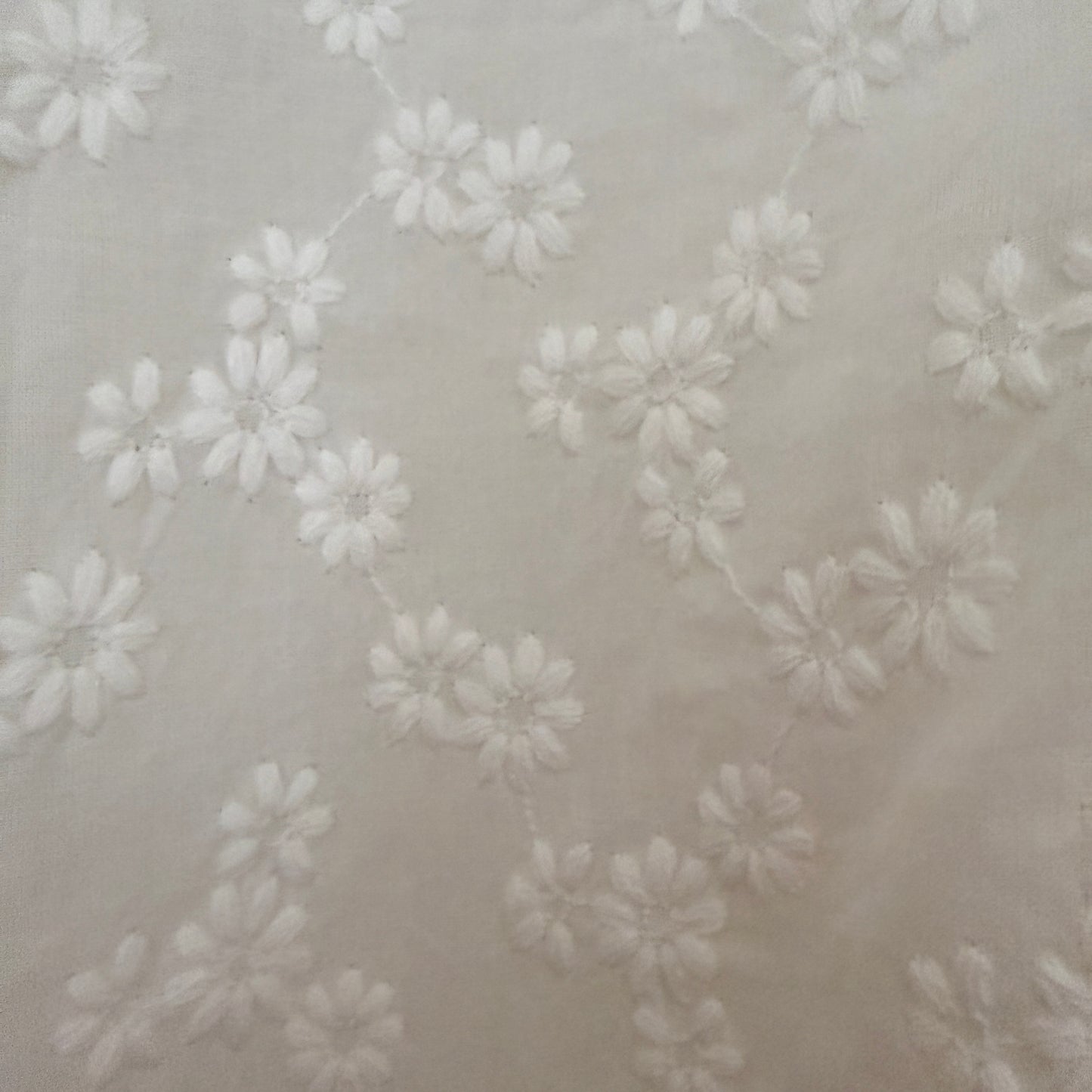 Chemise blanche brodée manches ballon