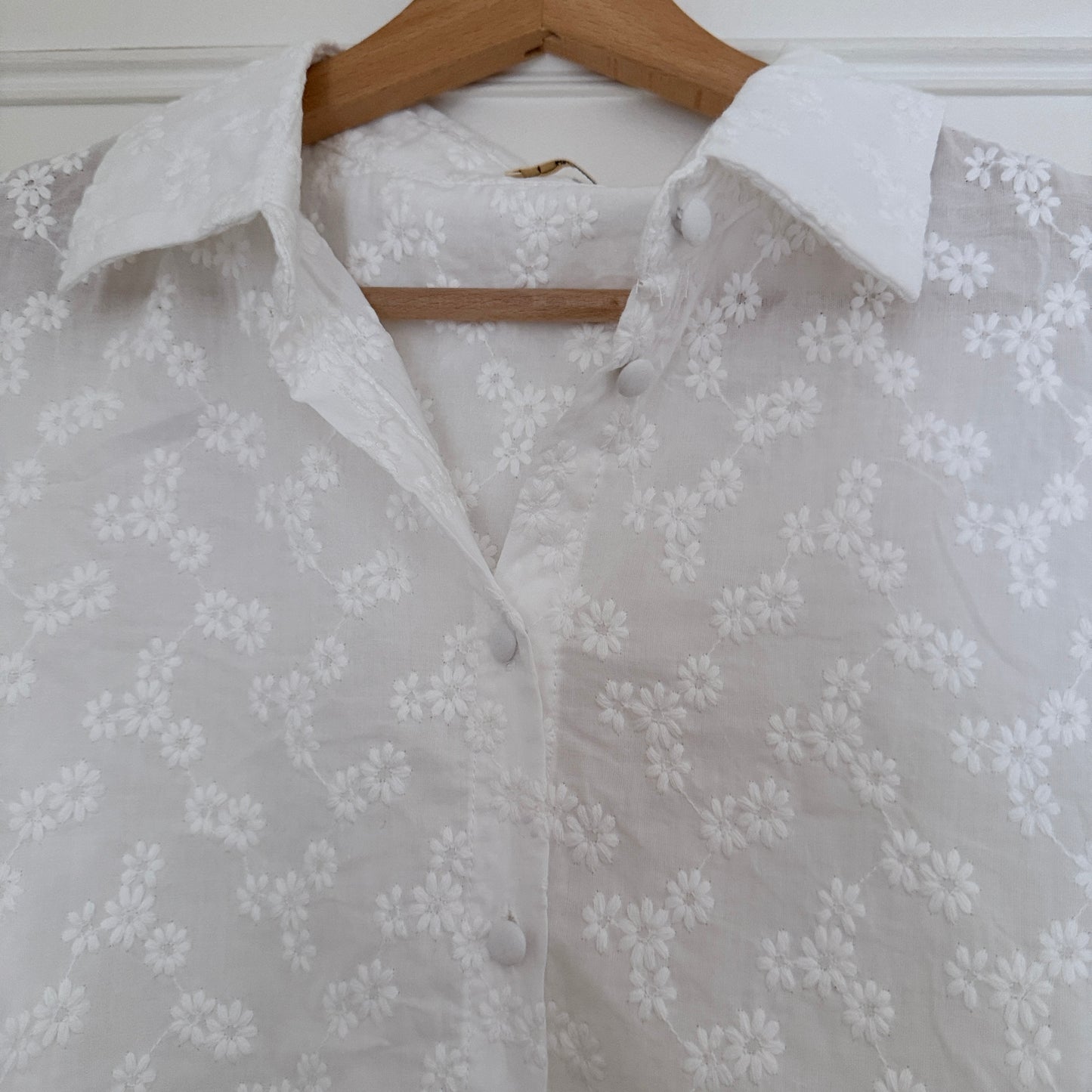 Chemise blanche brodée manches ballon