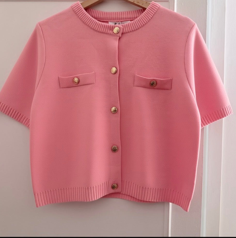 Cardigan court rose LOUNAE avec fausses poches décoratives