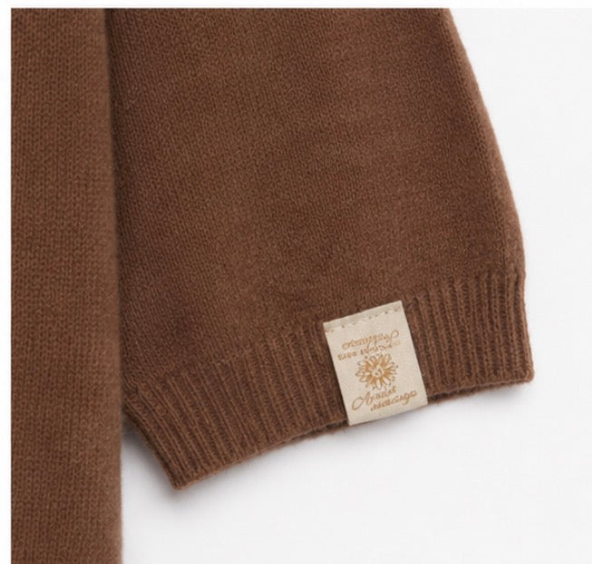 Pull camel col V manches courtes LOUNAE, gros plan matière